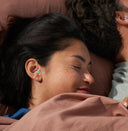 Ist es schlecht, mit Ohrstöpseln im Ohr zu schlafen?