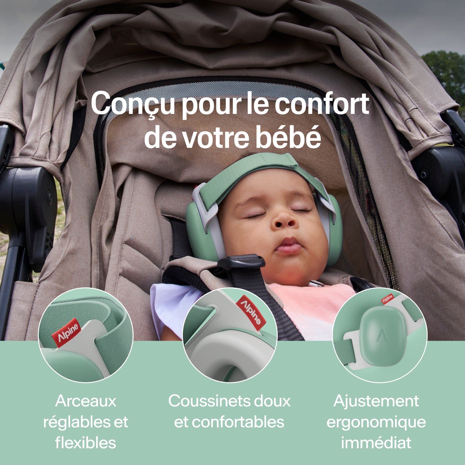 Bébé endormi en poussette portant un casque Alpine vert sauge; bandeau réglable, coussinets doux