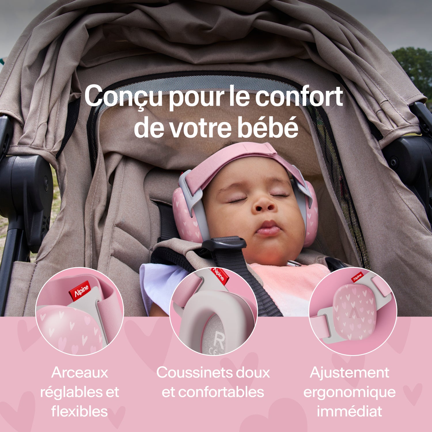 Bébé endormi en poussette portant un casque Alpine imprimé cœurs; bandeau réglable