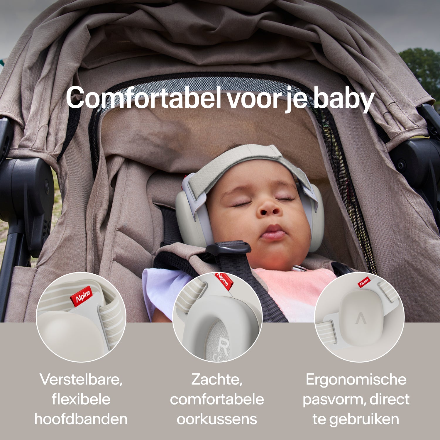 Slapende baby in kinderwagen met zandkleurige Alpine gehoorbescherming; verstelbare band, zachte oorkussens