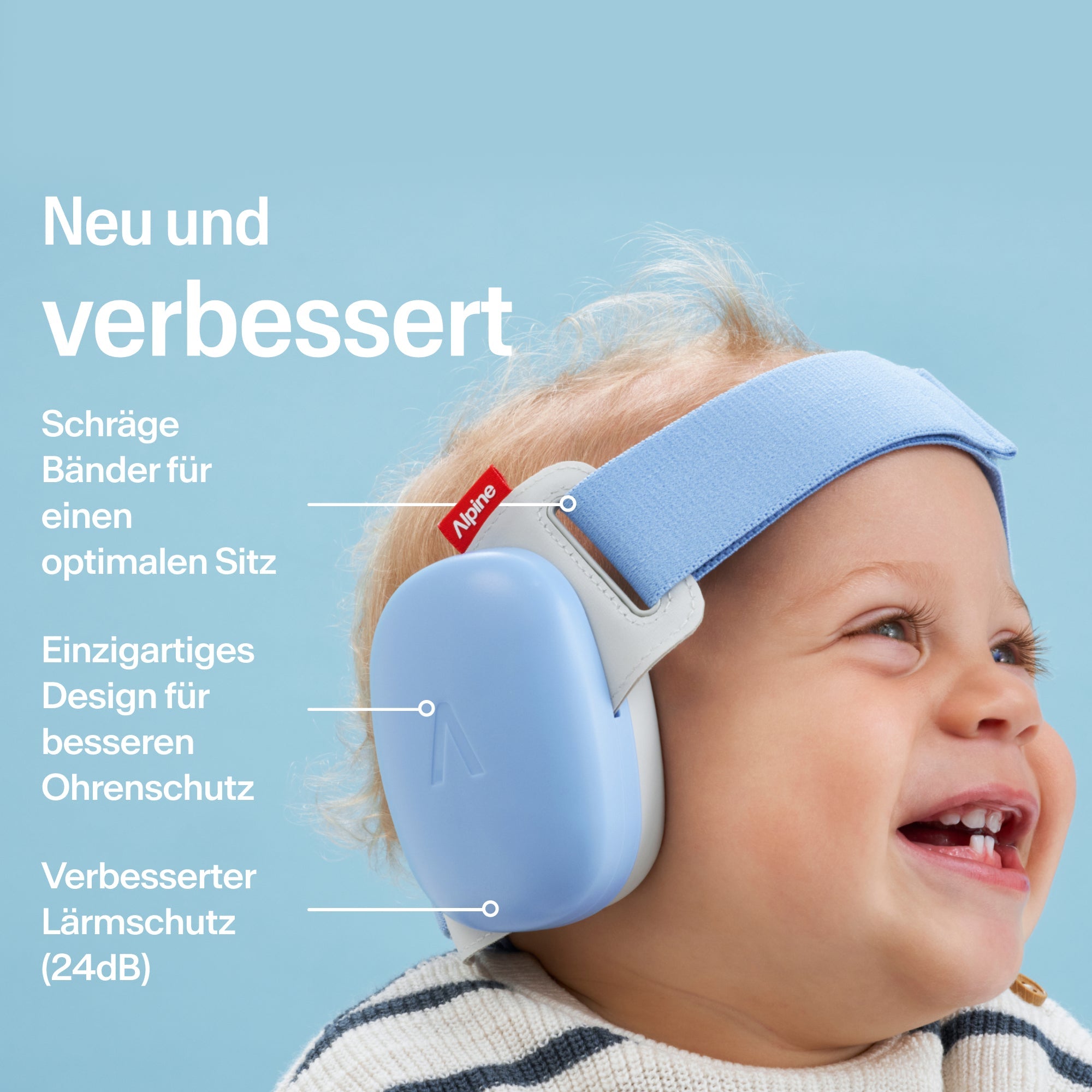 baby trägt alpine muffy baby in sky blue auf dem kopf