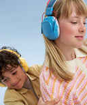 junge und maedchen tragen muffy kids in gelb und blau