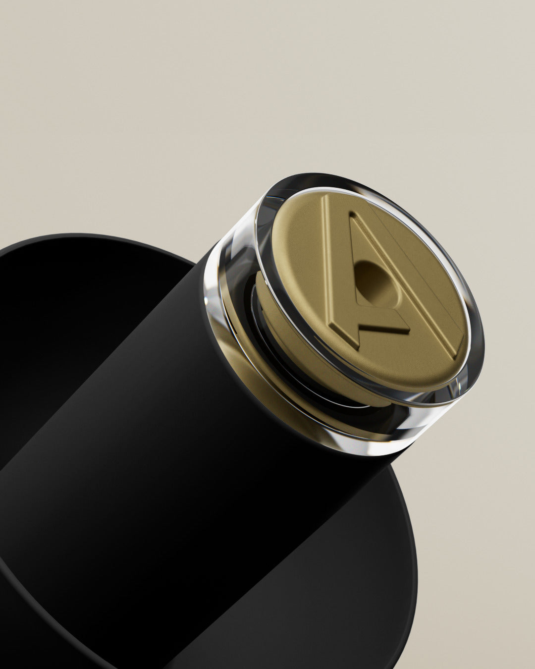 nahaufnahme von alpine musicsafe pro ohrenschut mit goldenem tip