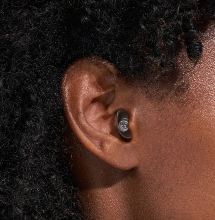 détail du confort des bouchons d’oreilles Alpine PartyPlug