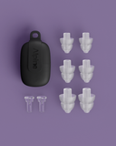 Alpine PartyPlug Festival-Ohrstöpsel Übersicht mit verschiedenen Aufsätzen und transparentem Etui