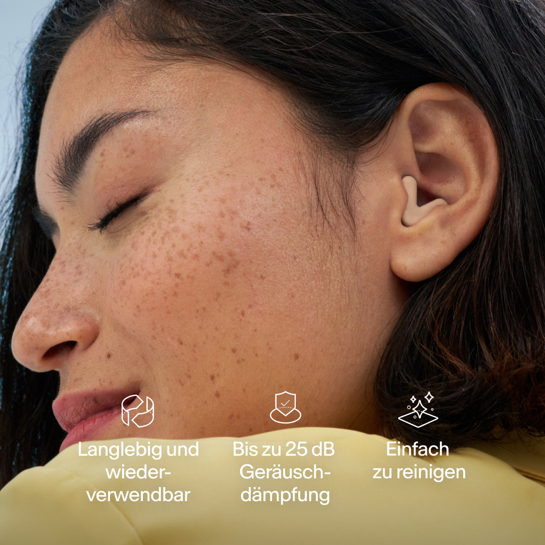 Alpine Silence Ohrstöpsel im Ohr mit wichtigsten Merkmalen - beige