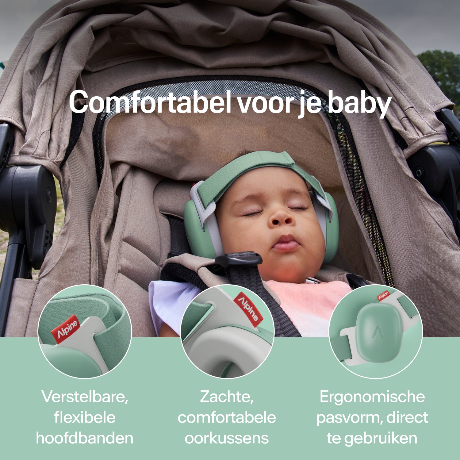 Slapende baby in kinderwagen met salie­groene Alpine gehoorbescherming; verstelbare band, zachte oorkussens 