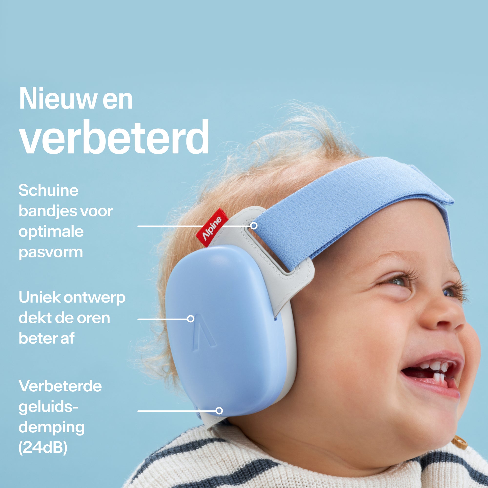 Baby draagt Alpine Muffy Baby in sky blue op het hoofd #color_sky-blue #lang_nl